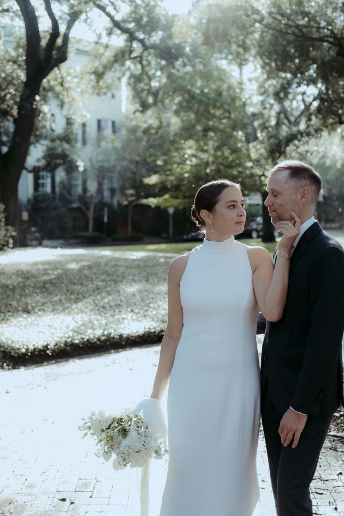 Savannah wedding couple