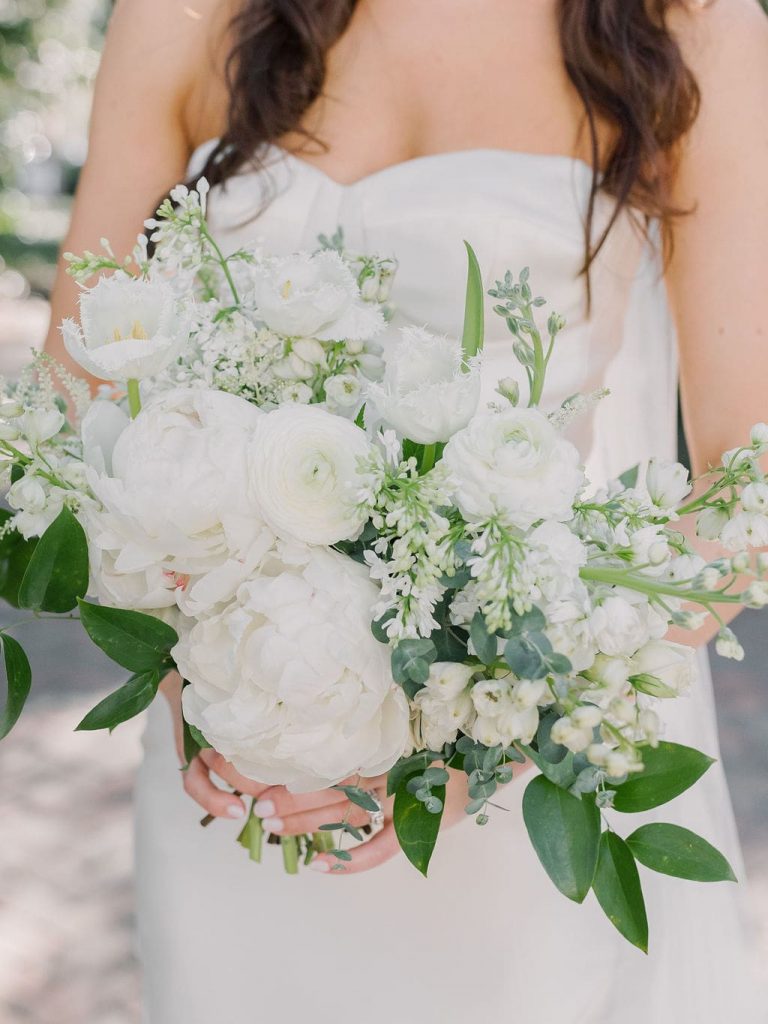 white bridal bouquet