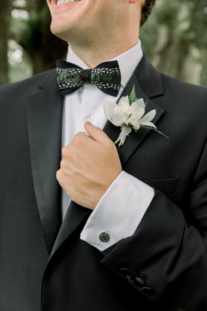 White grooms boutonniere