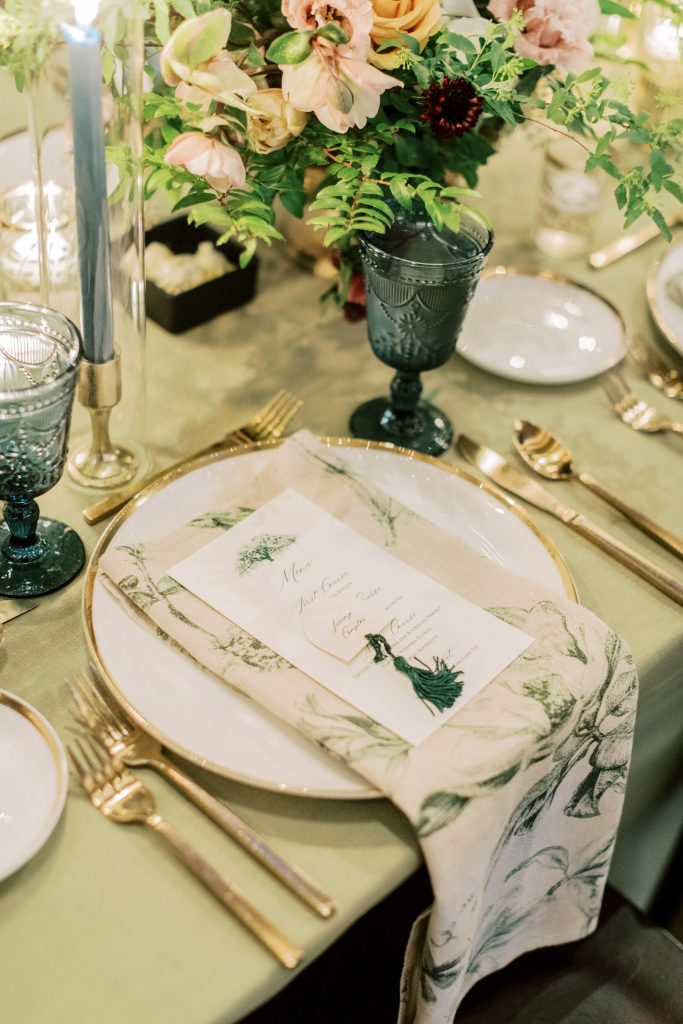 Green wedding table decorations