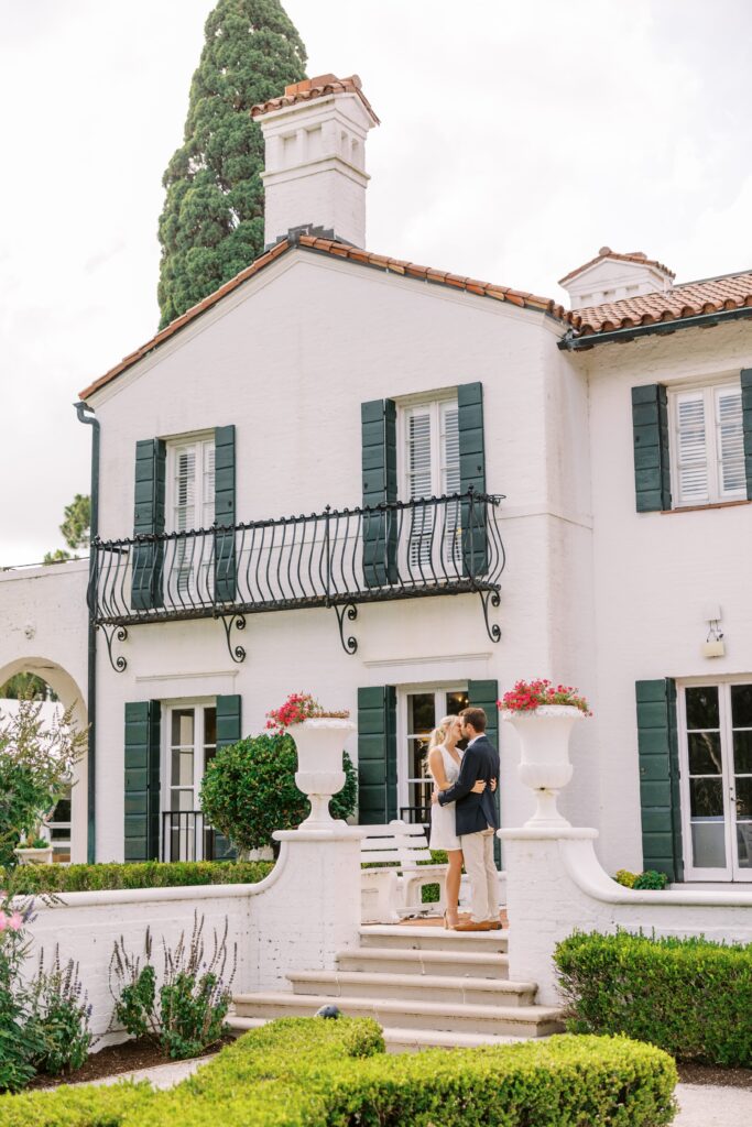 Georgia bride and groom kissing at Crane Cottage